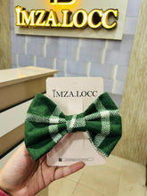 Checkered bow clip